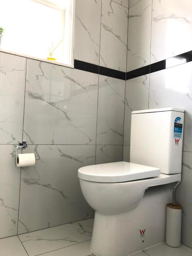 Bright & Comfy Stay In Newly Renovated Home With Parking 奥克兰 外观 照片